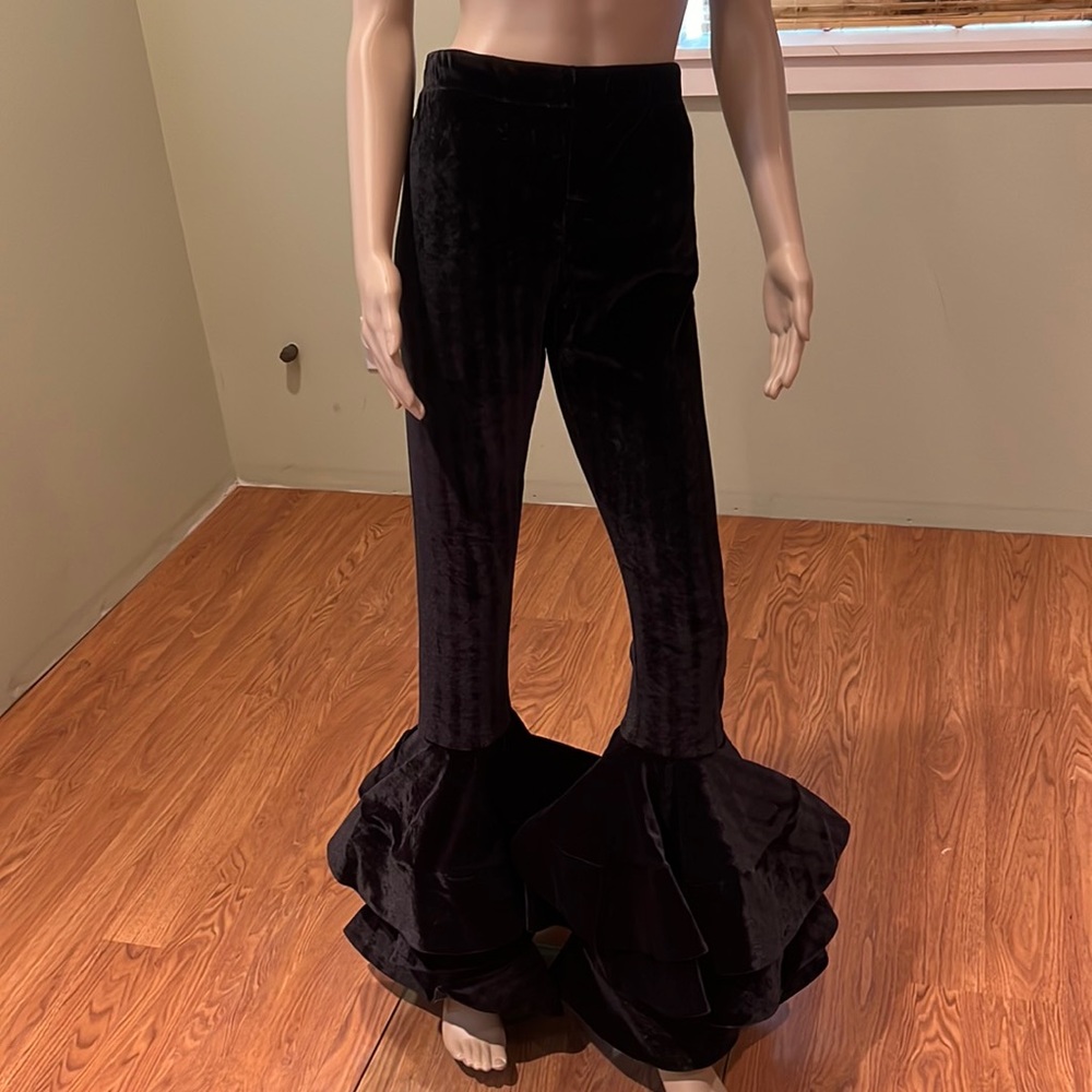 Akira Fabulous Unique Black Velvet Legging With 3 layers Of Ruffles On Bottoms L